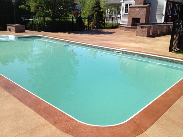 pool-deck-border-and-stain-diamond-kote-decorative-concrete